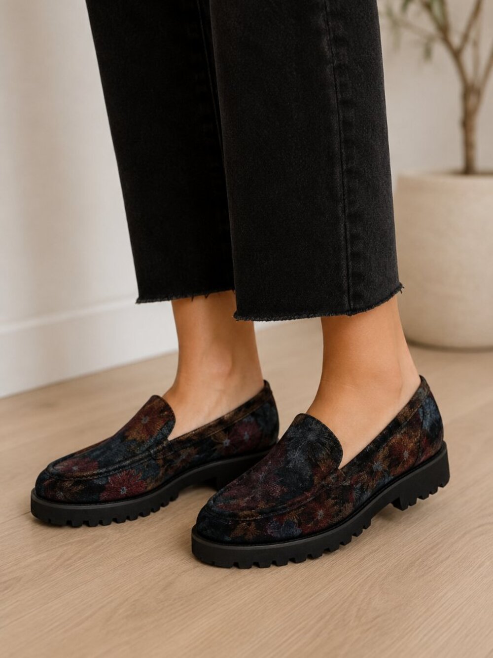 Ron White Rita Black Floral Metallic Floral Printed Cashmere Suede Loafers Sz 37 - Picture 1 of 12